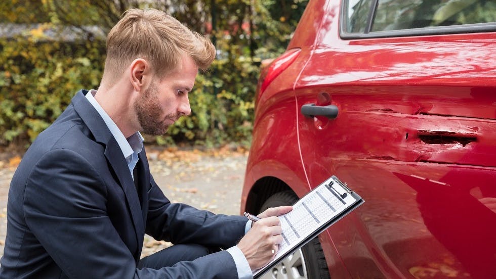 découvrez l'expertise pointue d'un passionné d'histoire automobile. plongez dans l'univers fascinant des voitures à travers les époques et améliorez vos connaissances sur l'évolution des modèles emblématiques, les innovations technologiques et les grands événements qui ont marqué l'industrie automobile.